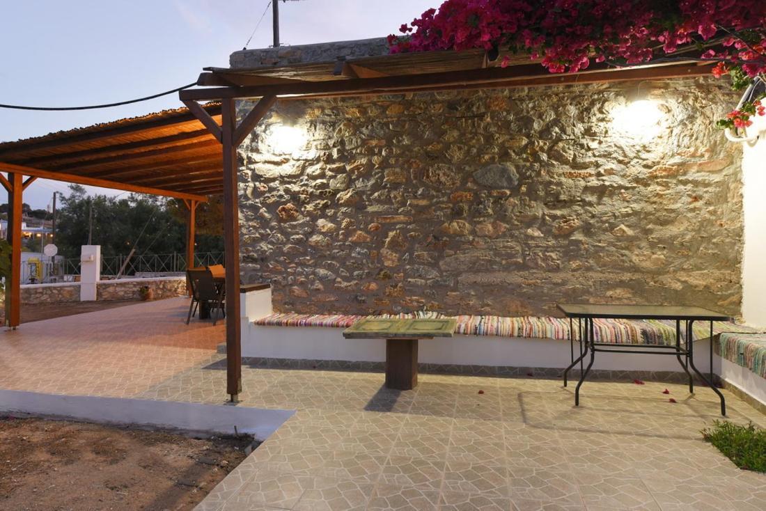 Flora'S Beach And Pool Villa In Syros Liaropá المظهر الخارجي الصورة