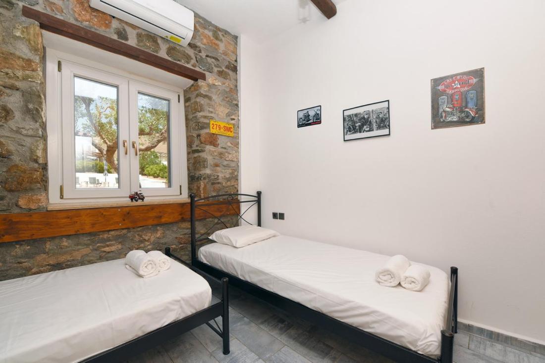 Flora'S Beach And Pool Villa In Syros Liaropá المظهر الخارجي الصورة