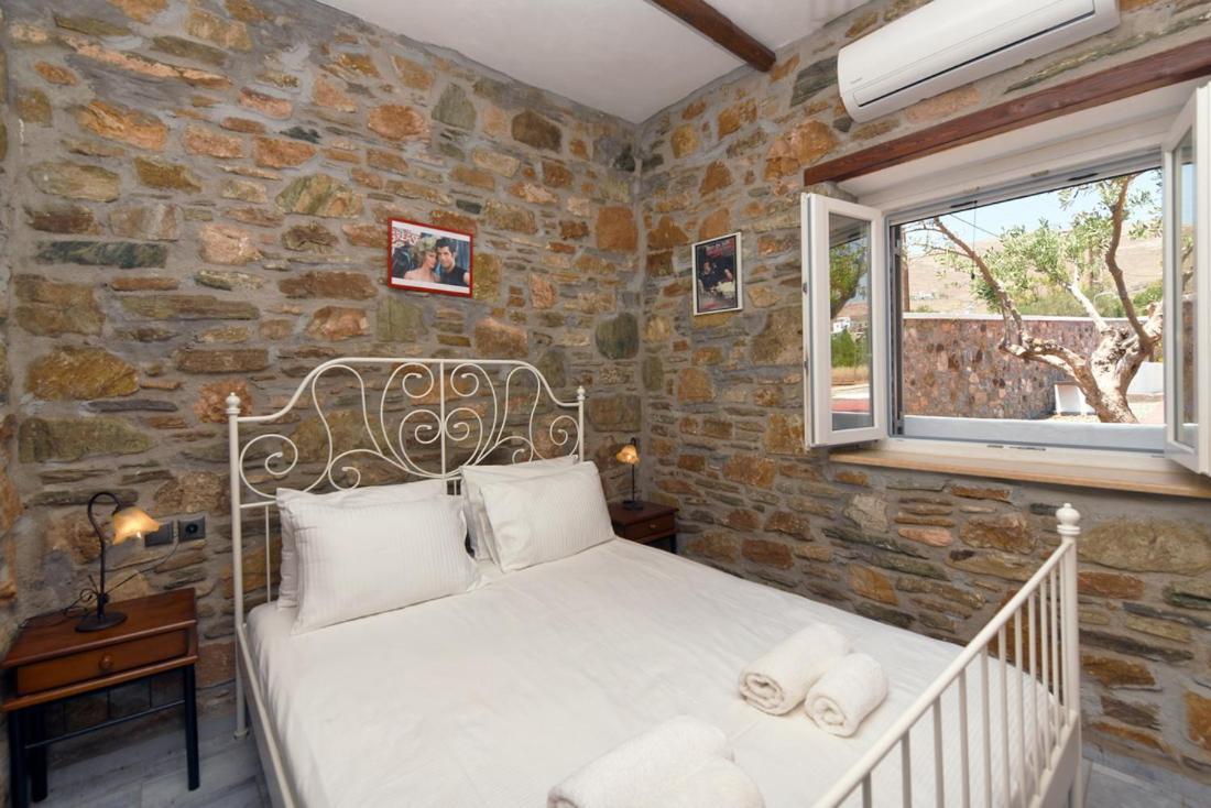 Flora'S Beach And Pool Villa In Syros Liaropá المظهر الخارجي الصورة