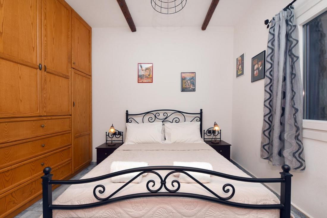 Flora'S Beach And Pool Villa In Syros Liaropá المظهر الخارجي الصورة